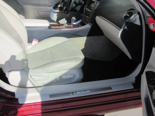 Used 2011 Lexus IS 250C RWD image 16