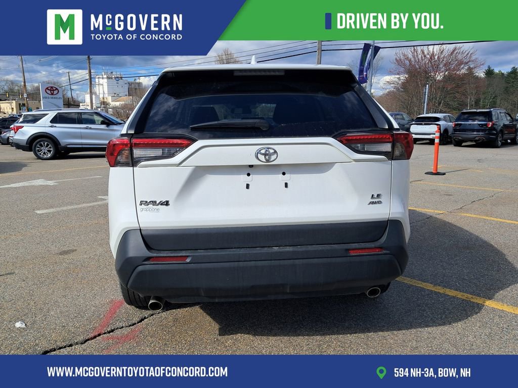 Used 2024 Toyota RAV4 LE AWD/4WD image 4
