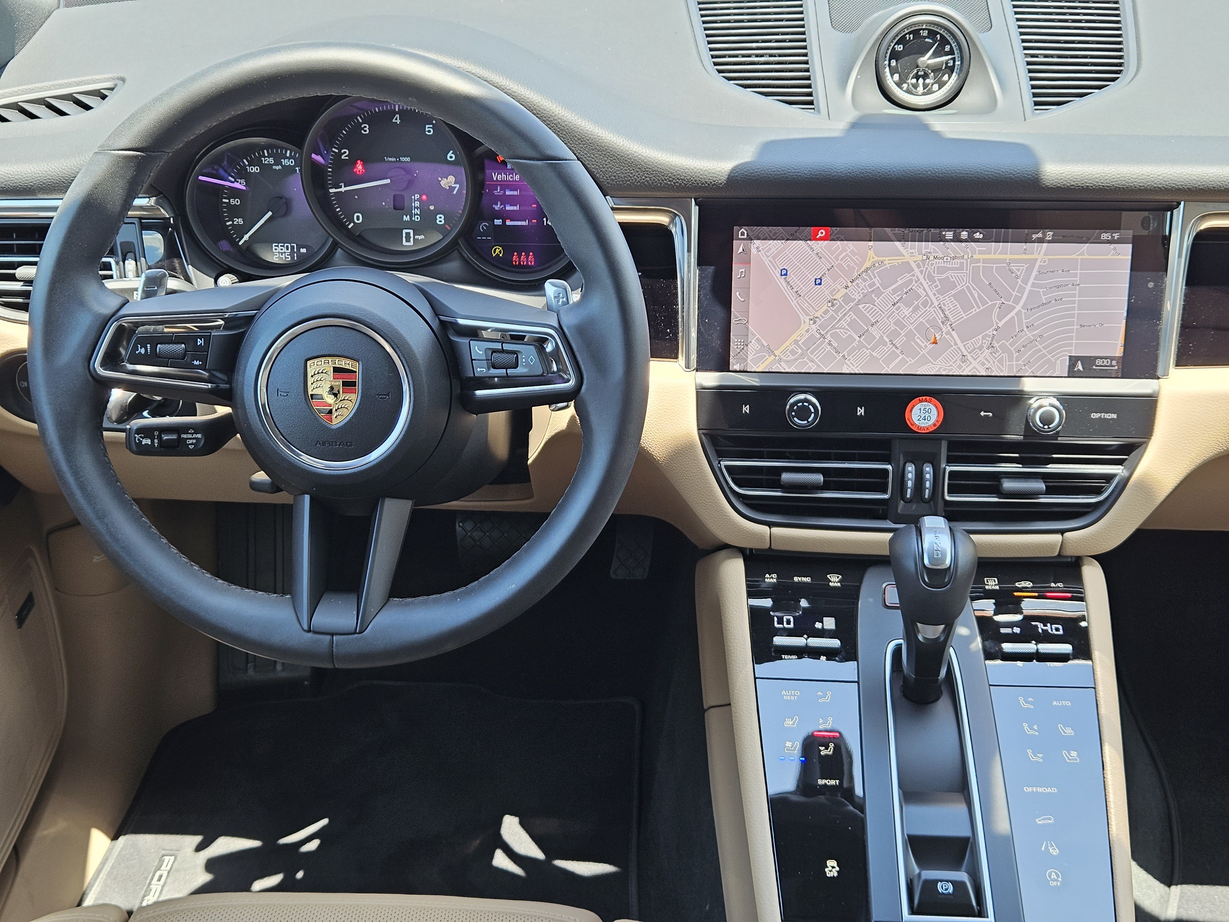 Certified 2026 Porsche Macan AWD/4WD image 25