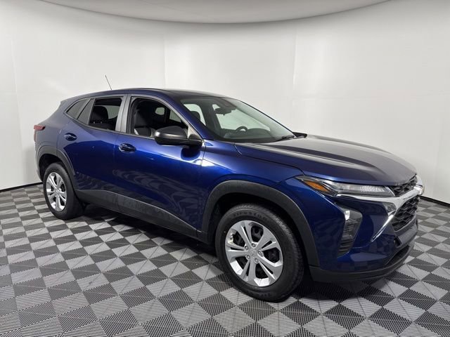 Used 2024 Chevrolet Trax LS FWD image 9