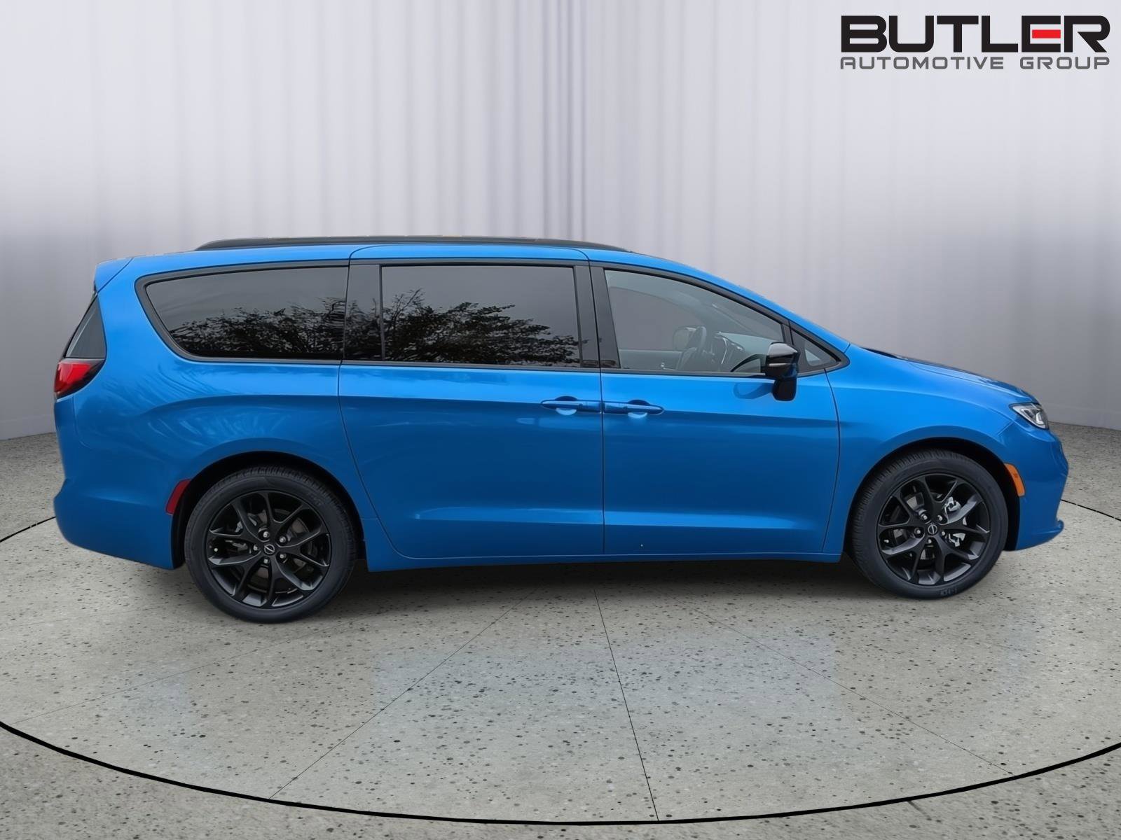 New 2026 Chrysler Pacifica Select FWD image 7