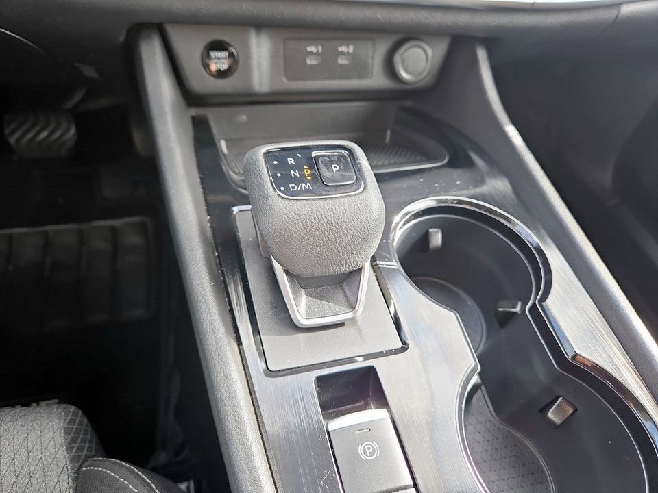 Used 2024 Nissan Rogue SV image 23