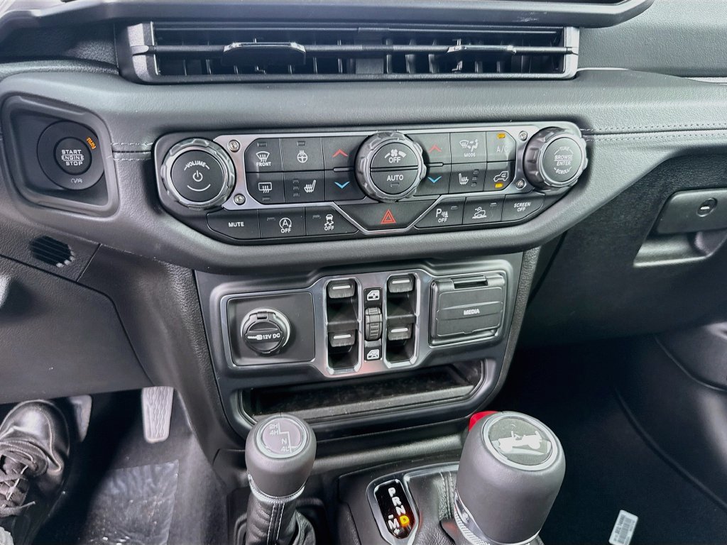 New 2027 Jeep Wrangler Unlimited Sahara AWD/4WD image 16