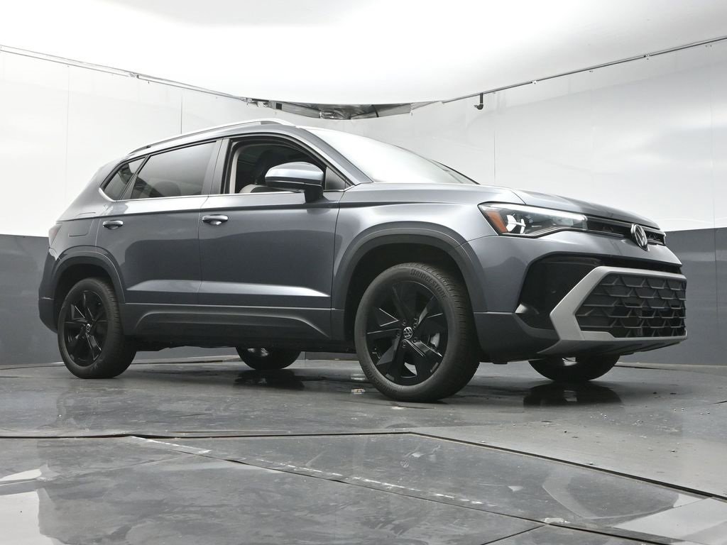 New 2025 Volkswagen Taos SE image 41