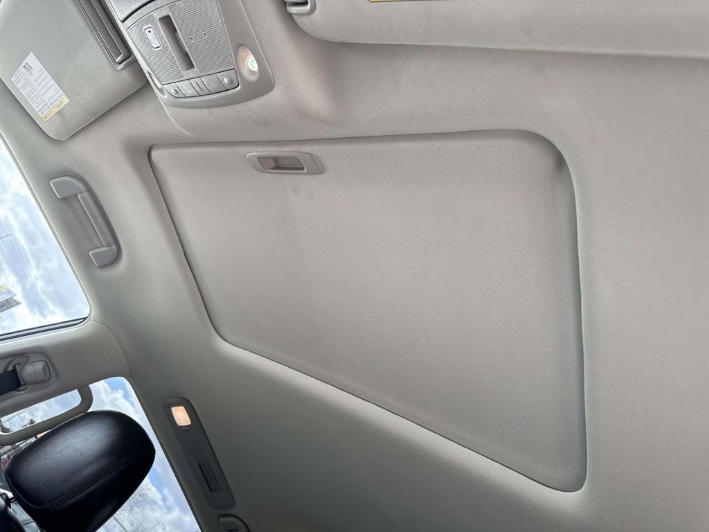 Used 2024 Nissan Armada SL w/ Captain's Chairs Package image 32