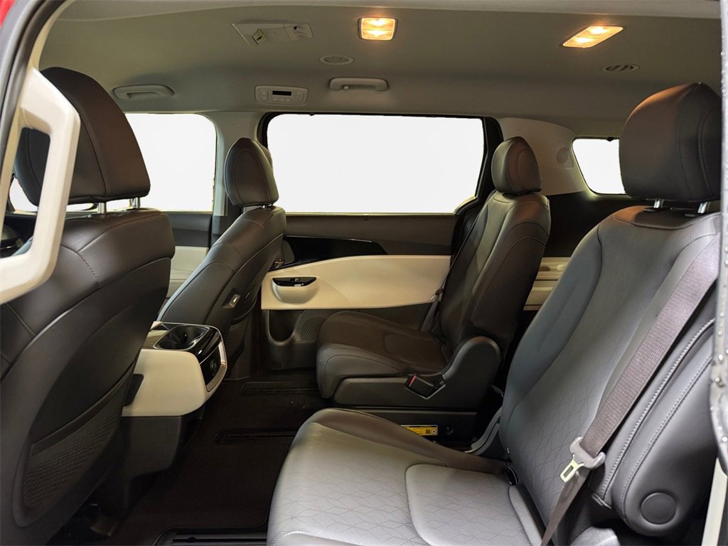 Certified 2024 Kia Carnival EX image 24