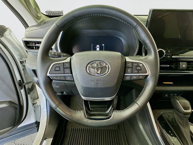 Used 2023 Toyota Highlander Platinum image 13