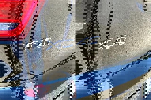 Used 2022 Volvo XC40 T5 Momentum image 31