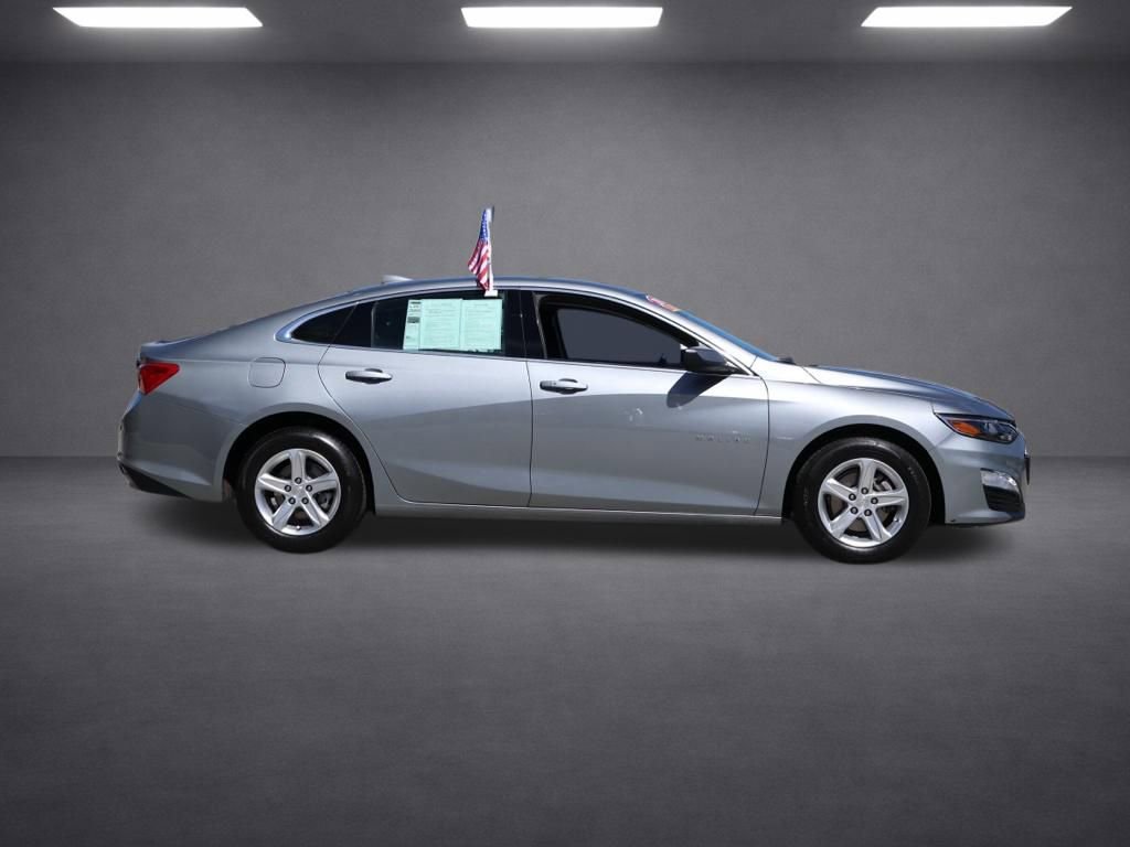 Used 2024 Chevrolet Malibu LT image 3