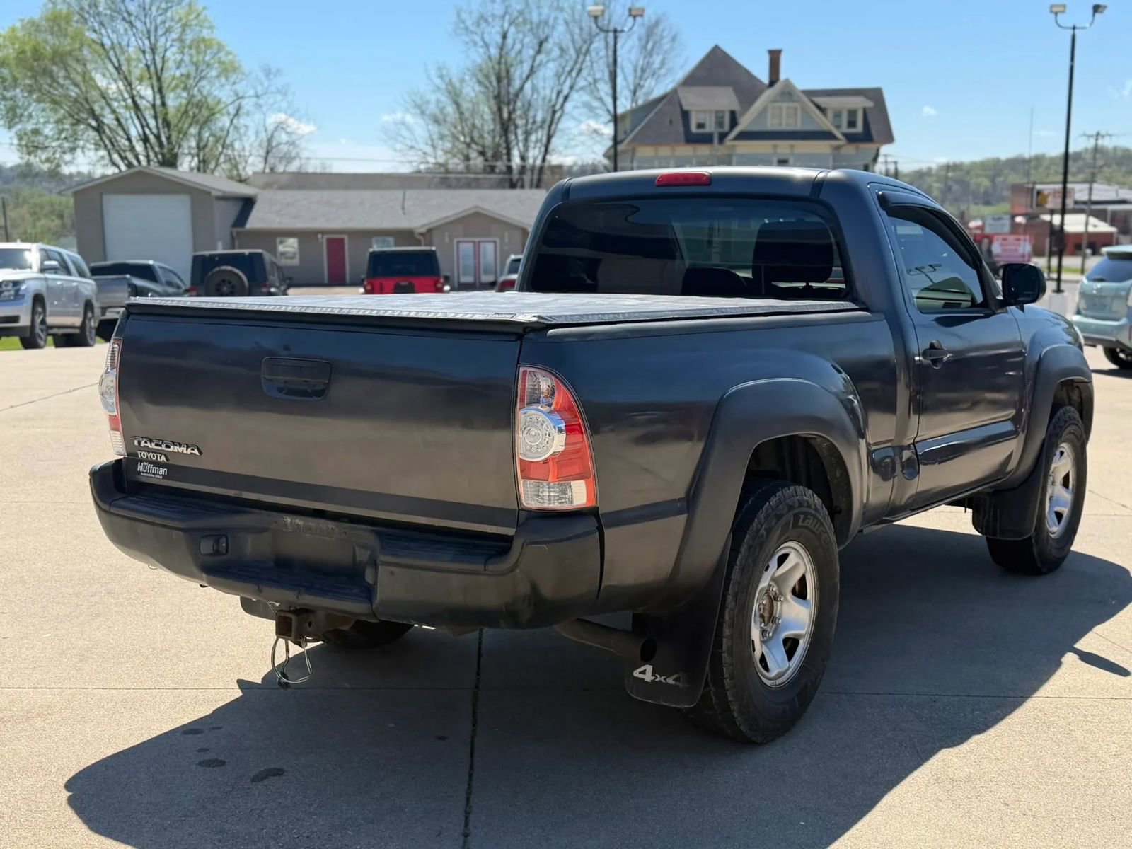 Used 2011 Toyota Tacoma 4x4 Regular Cab image 2