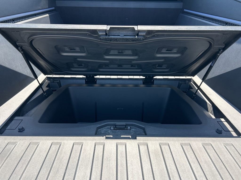 Used 2025 Tesla Cybertruck AWD Crew Cab image 42