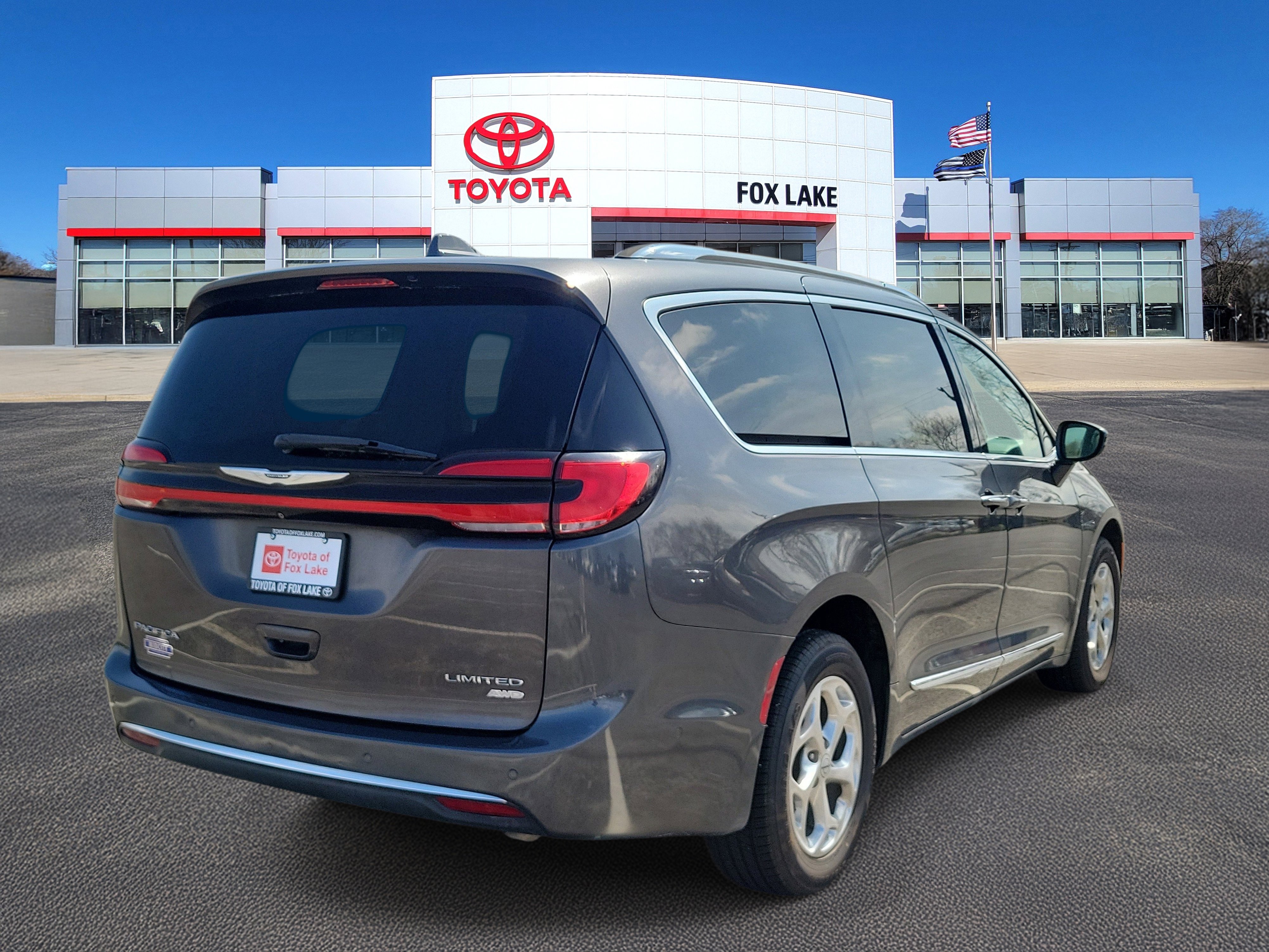 Used 2021 Chrysler Pacifica Limited w/ Premium & Safety Sphere Group image 4