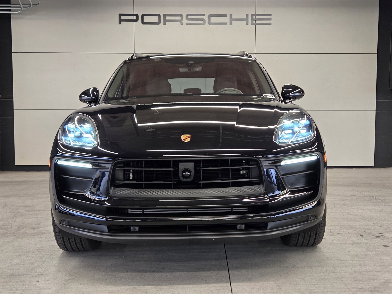 Certified 2025 Porsche Macan image 28