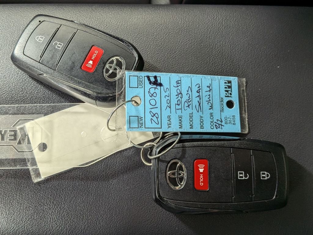 Used 2025 Toyota Prius FWD image 30