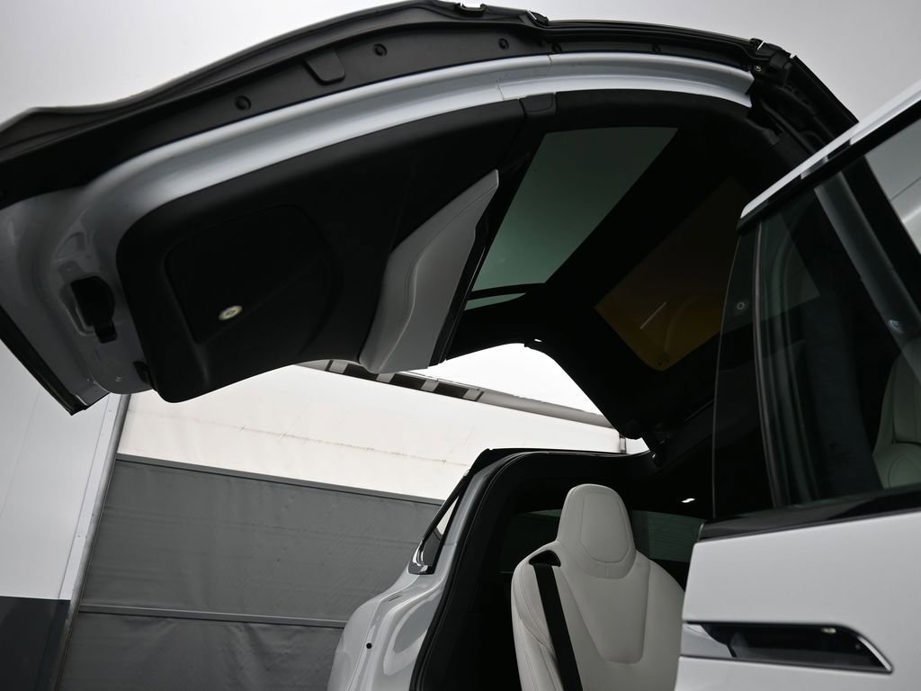 Used 2018 Tesla Model X 100D image 23