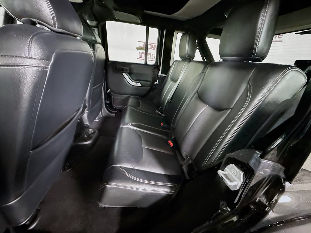 Used 2016 Jeep Wrangler Unlimited Sahara w/ Connectivity Group image 24