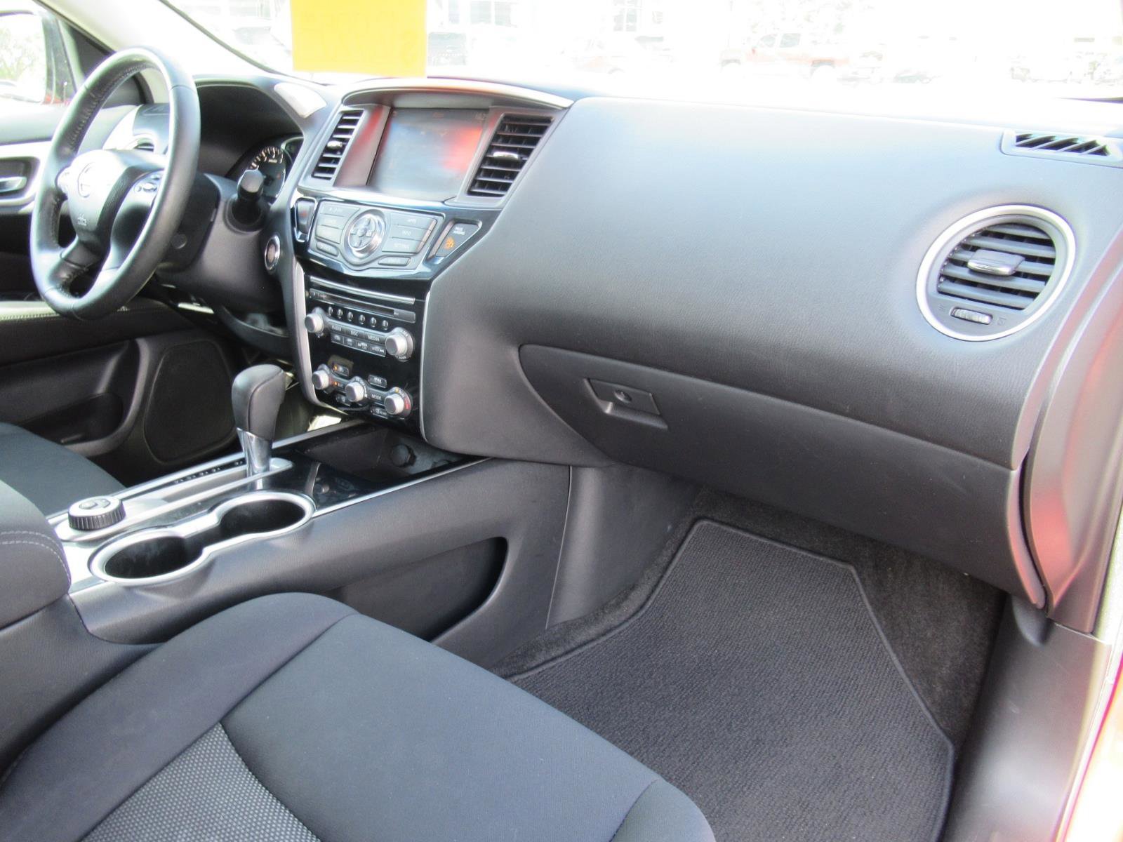 Used 2017 Nissan Pathfinder SV AWD/4WD image 11