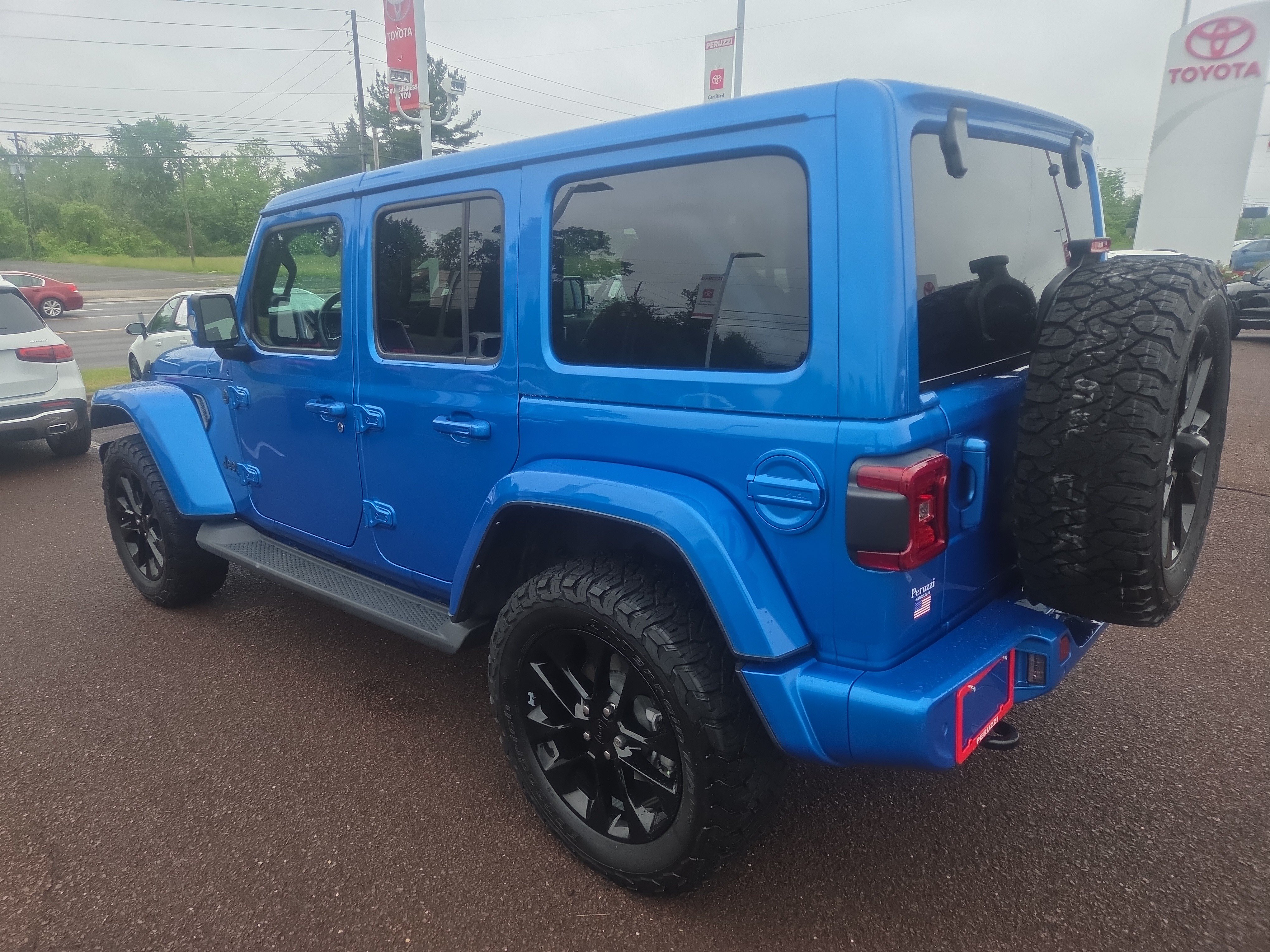 Used 2022 Jeep Wrangler Unlimited Sahara AWD/4WD image 5