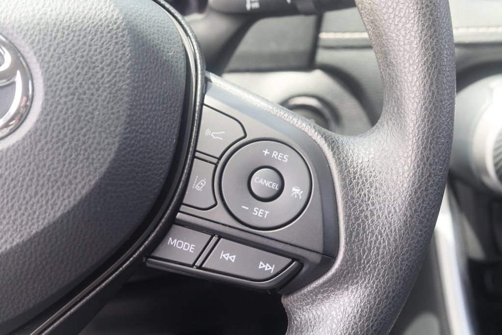 Used 2025 Toyota RAV4 XLE AWD/4WD image 10