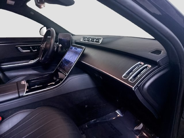 Used 2022 Mercedes-Benz S 500 4MATIC w/ AMG Line Package image 29