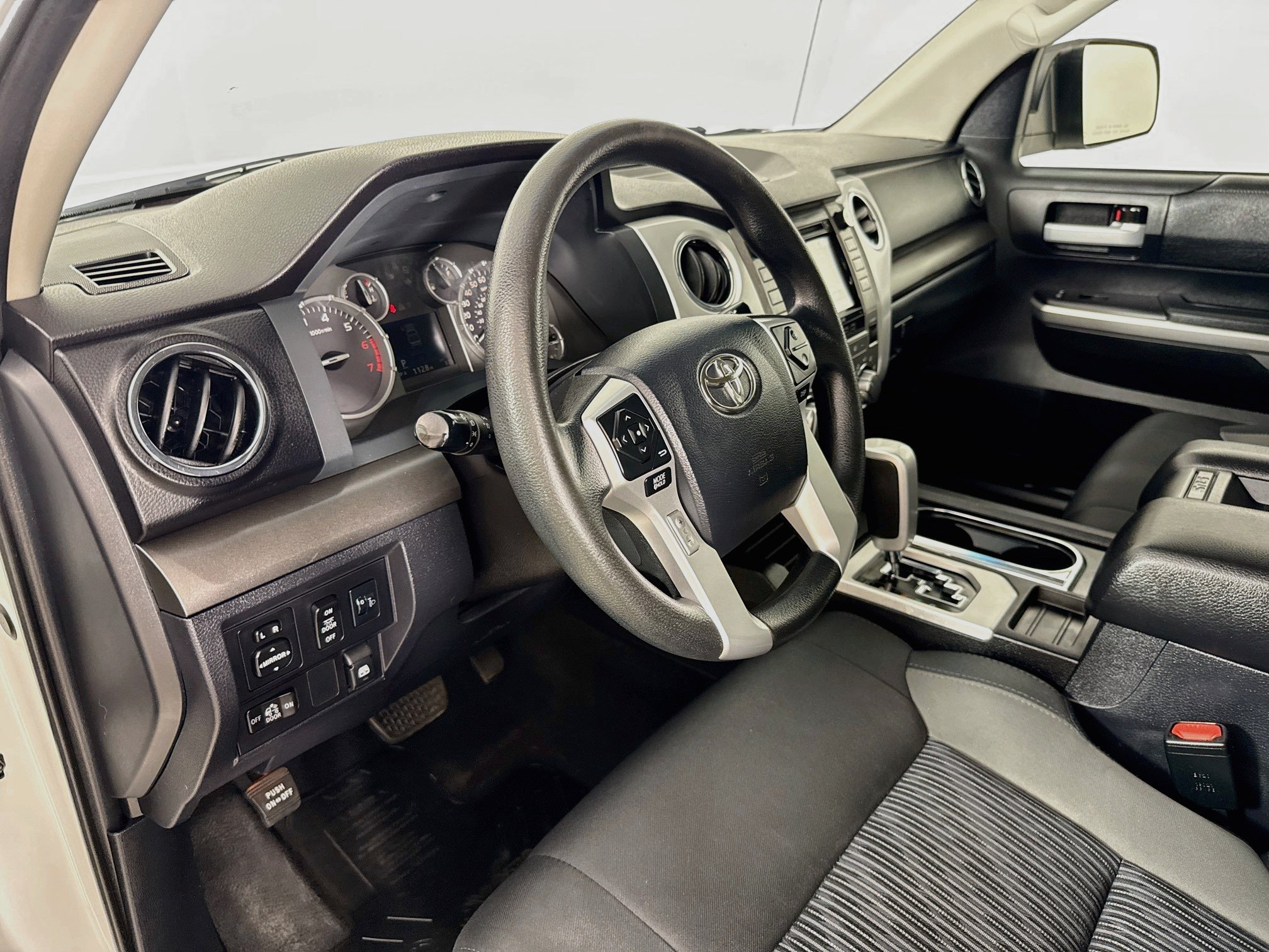 Used 2017 Toyota Tundra SR5 AWD/4WD image 11