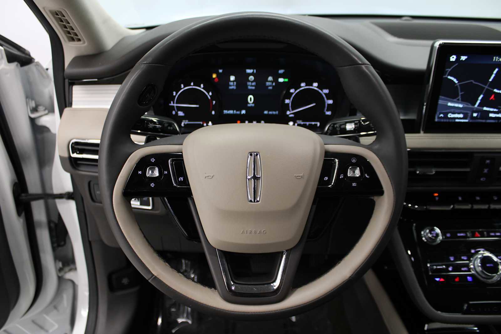 Used 2022 Lincoln Corsair AWD w/ Equipment Group 101A image 21