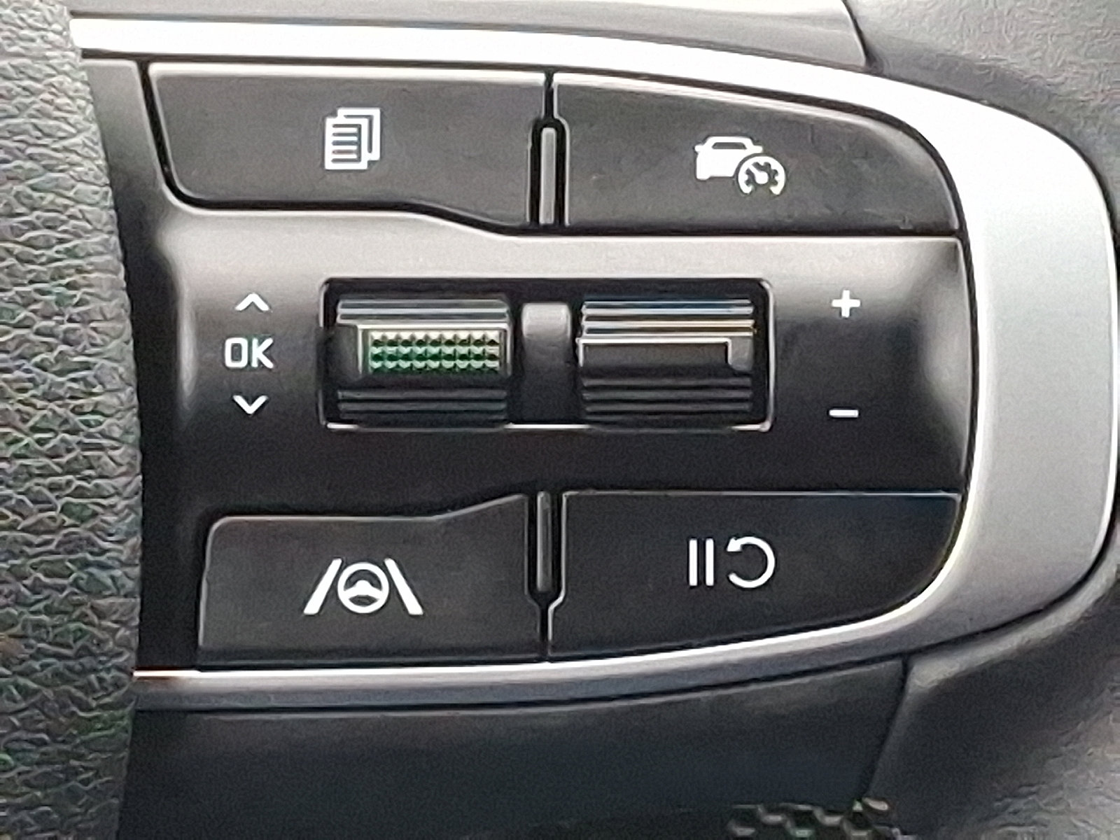 Used 2025 Kia Sportage X-Line AWD/4WD image 23