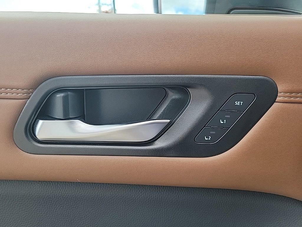 Used 2023 Nissan Pathfinder Platinum w/ Cargo Package image 34