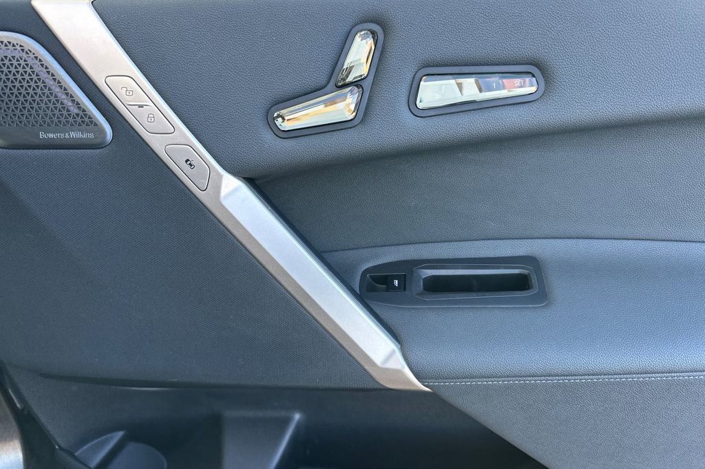 Used 2023 BMW iX xDrive50 w/ Premium Package image 19
