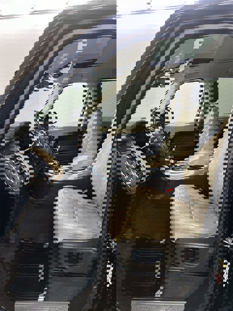 Used 2018 Land Rover Range Rover Sport HSE image 11