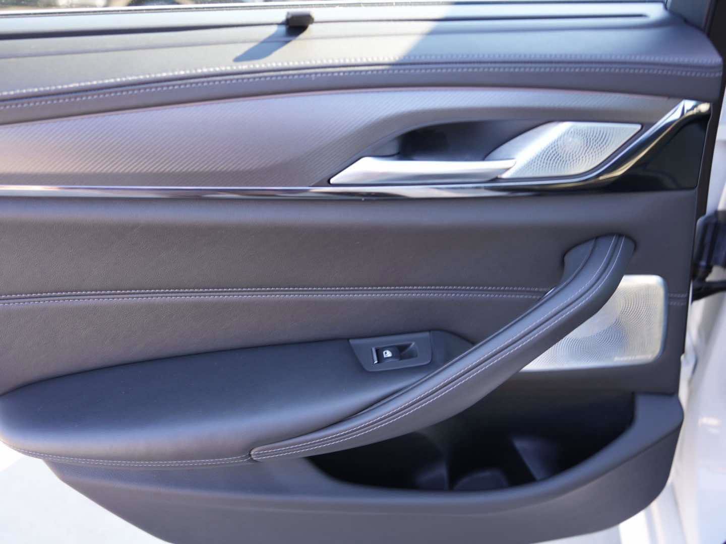 Used 2023 BMW M5 image 9