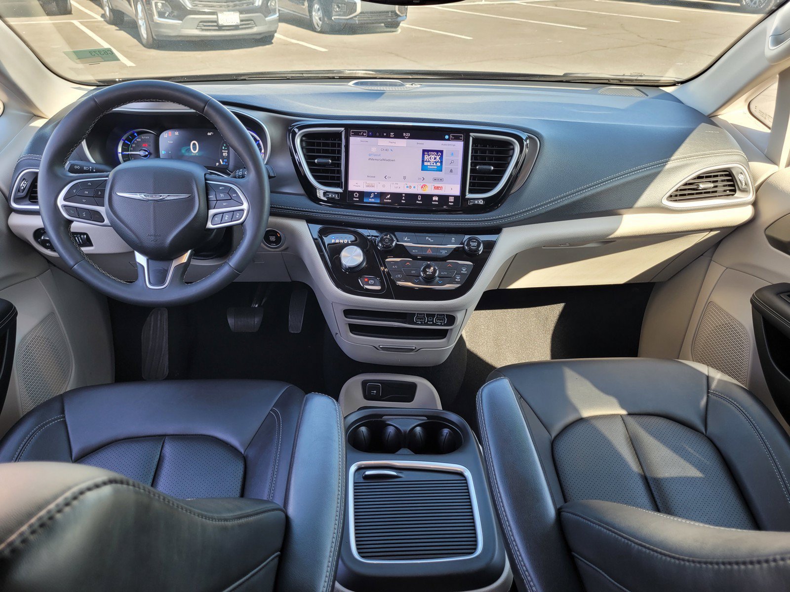 Used 2024 Chrysler Pacifica Limited FWD image 16