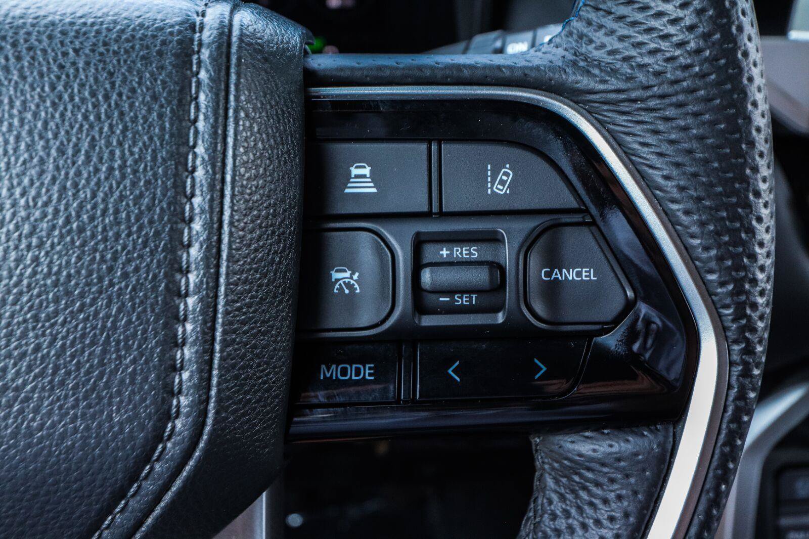 Used 2025 Toyota Sequoia Platinum AWD/4WD image 21