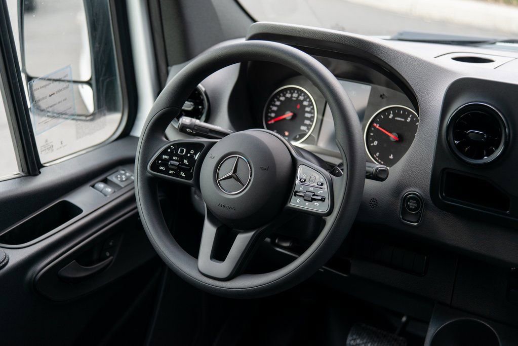 Used 2024 Mercedes-Benz Sprinter 2500 image 28