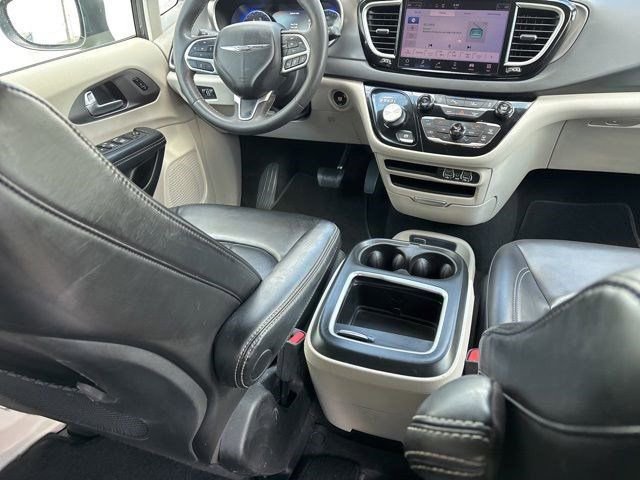 Used 2023 Chrysler Pacifica Touring-L FWD image 35