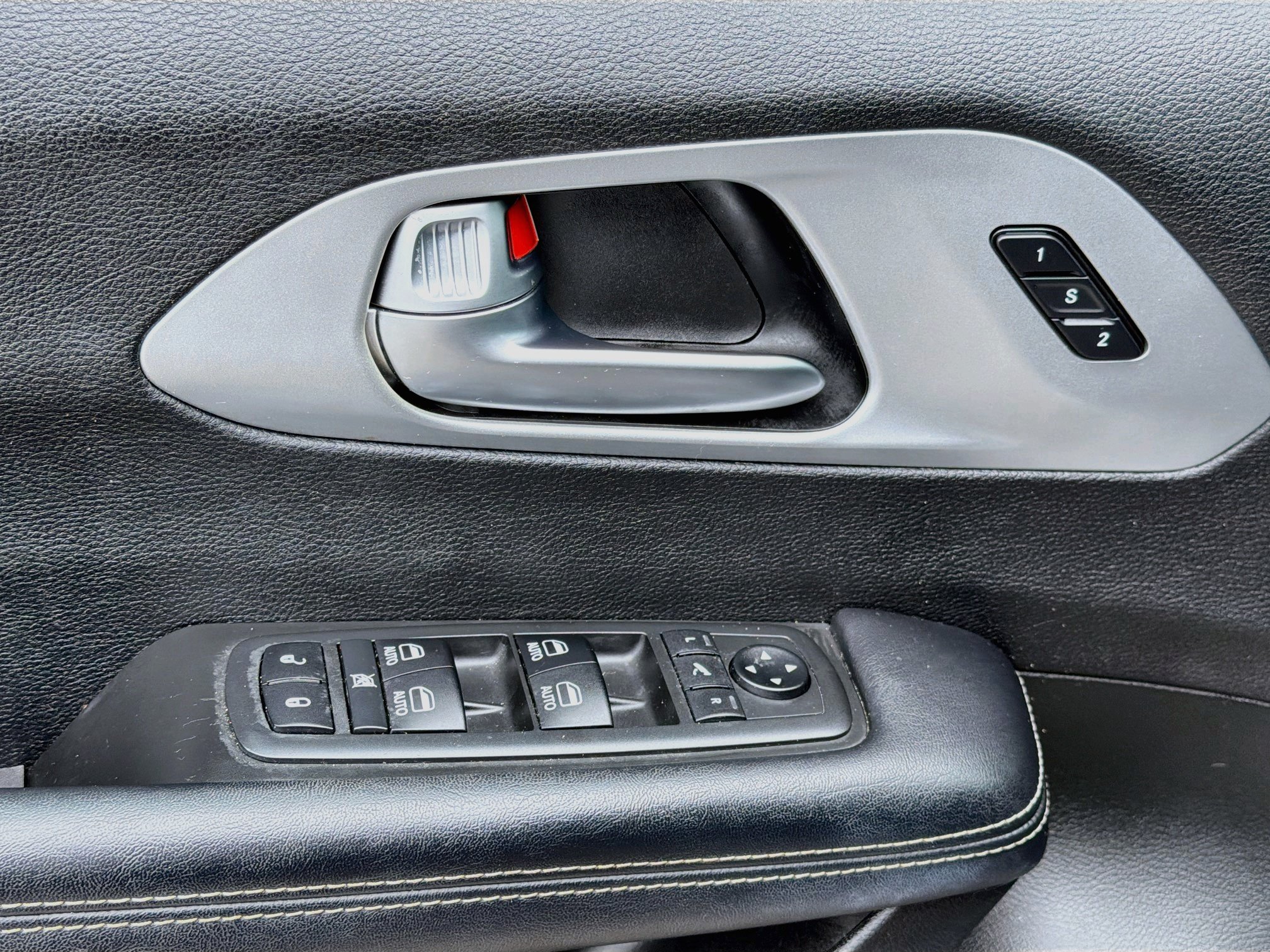 Used 2019 Chrysler Pacifica Limited w/ Advanced Safetytec Group FWD image 25