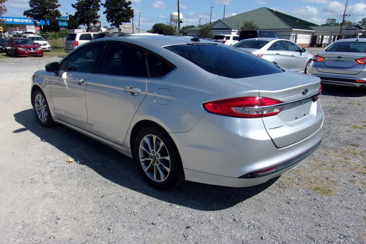 Used 2017 Ford Fusion SE image 7
