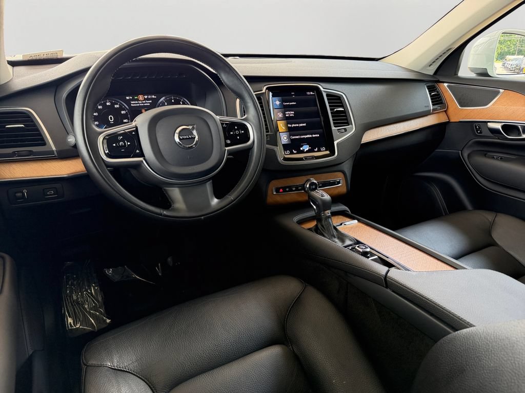 Used 2022 Volvo XC90 T6 Momentum w/ Climate Package AWD/4WD image 13