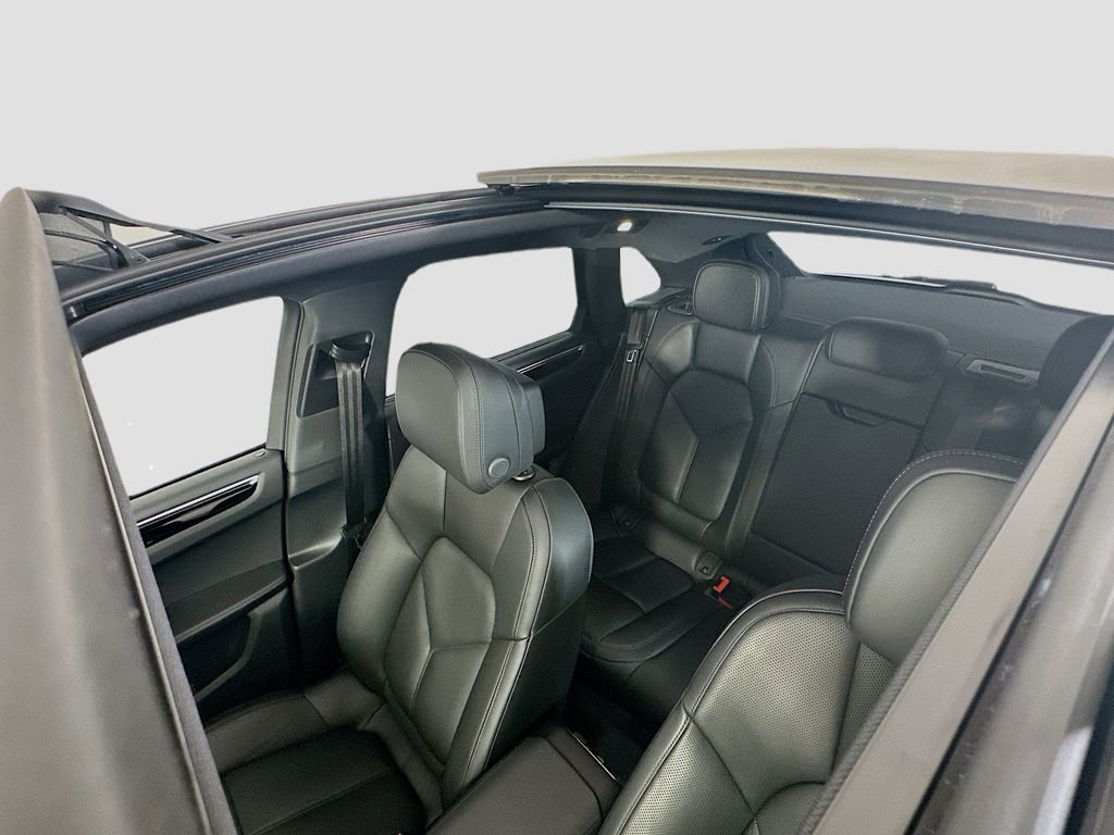 Certified 2024 Porsche Macan image 14