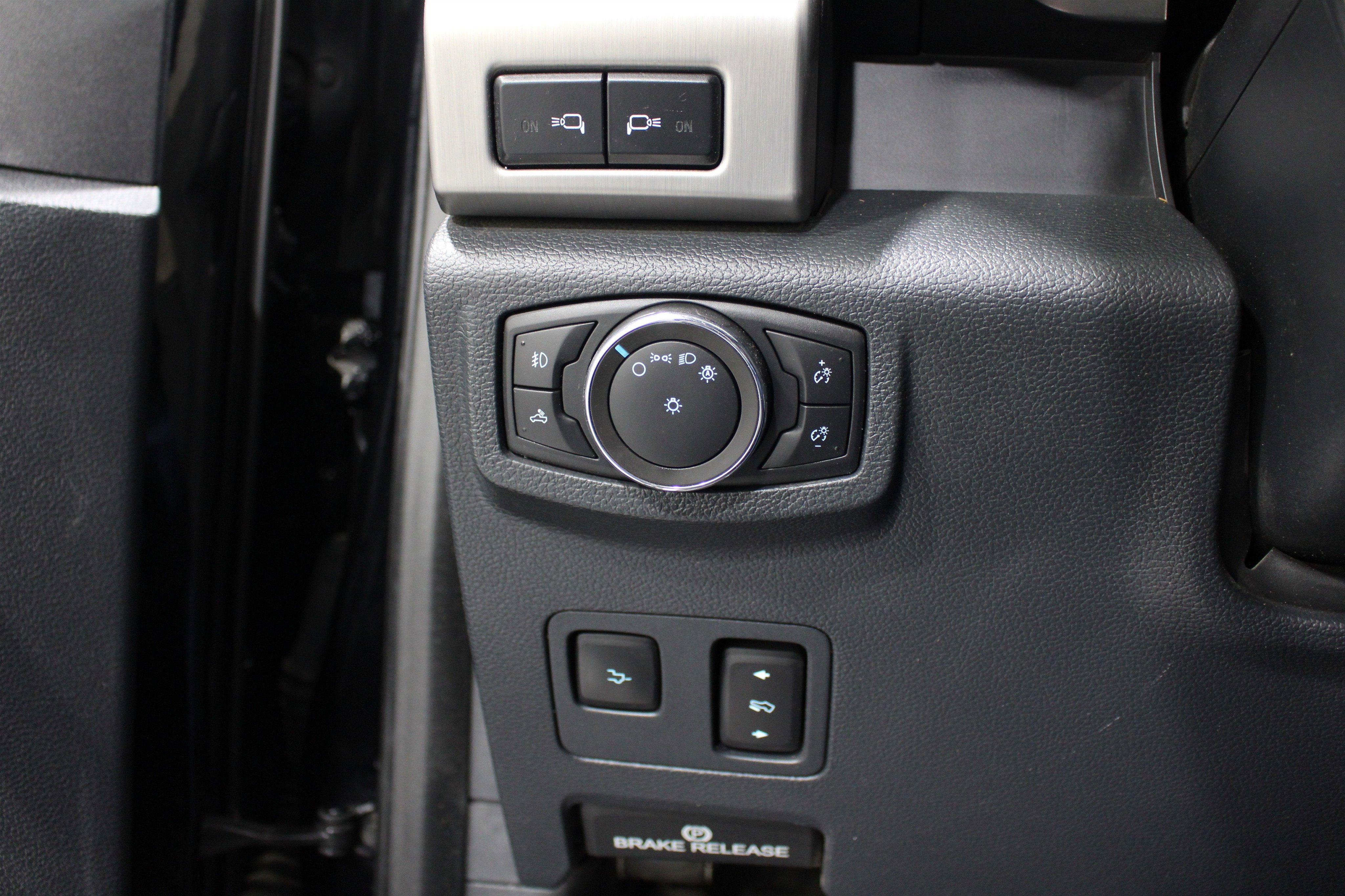Used 2022 Ford F350 Platinum AWD/4WD image 9