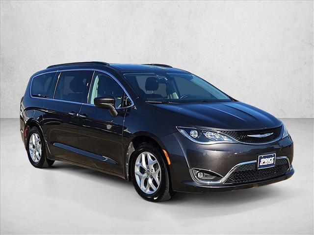 Used 2018 Chrysler Pacifica Touring Plus w/ Tire & Wheel Group FWD image 3