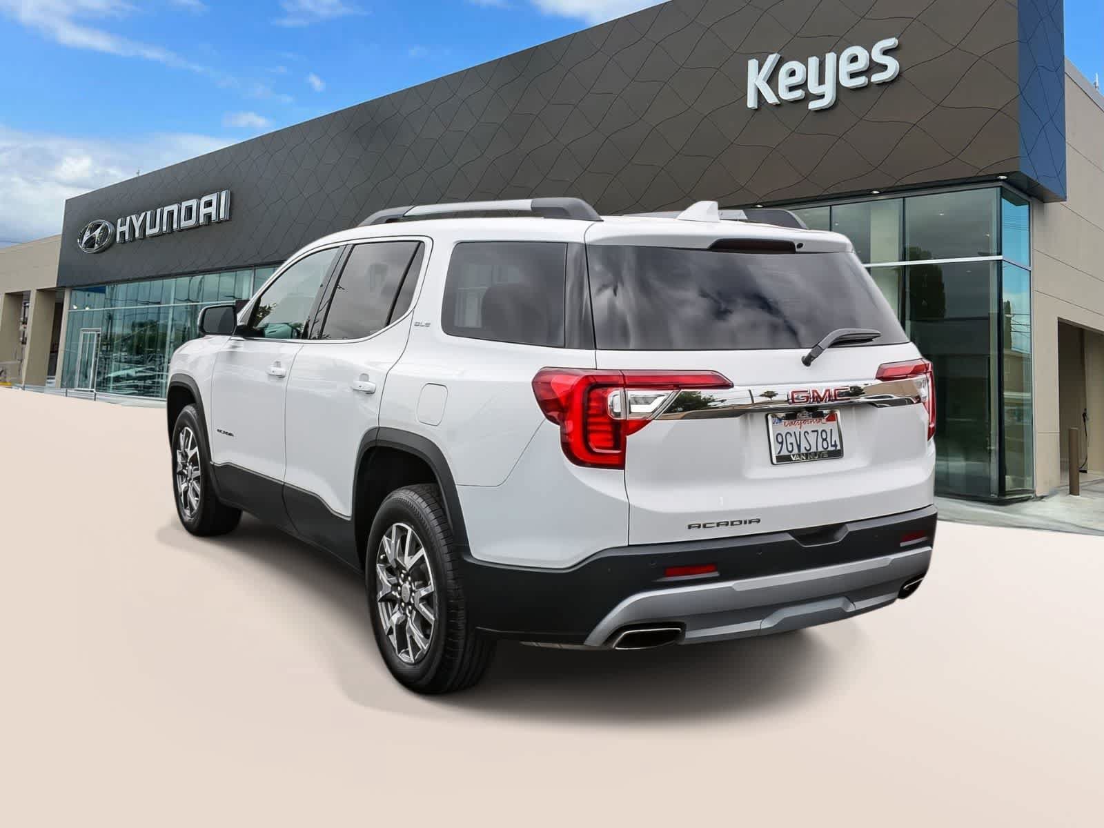 Used 2023 GMC Acadia SLE w/ Driver Convenience Package FWD image 7