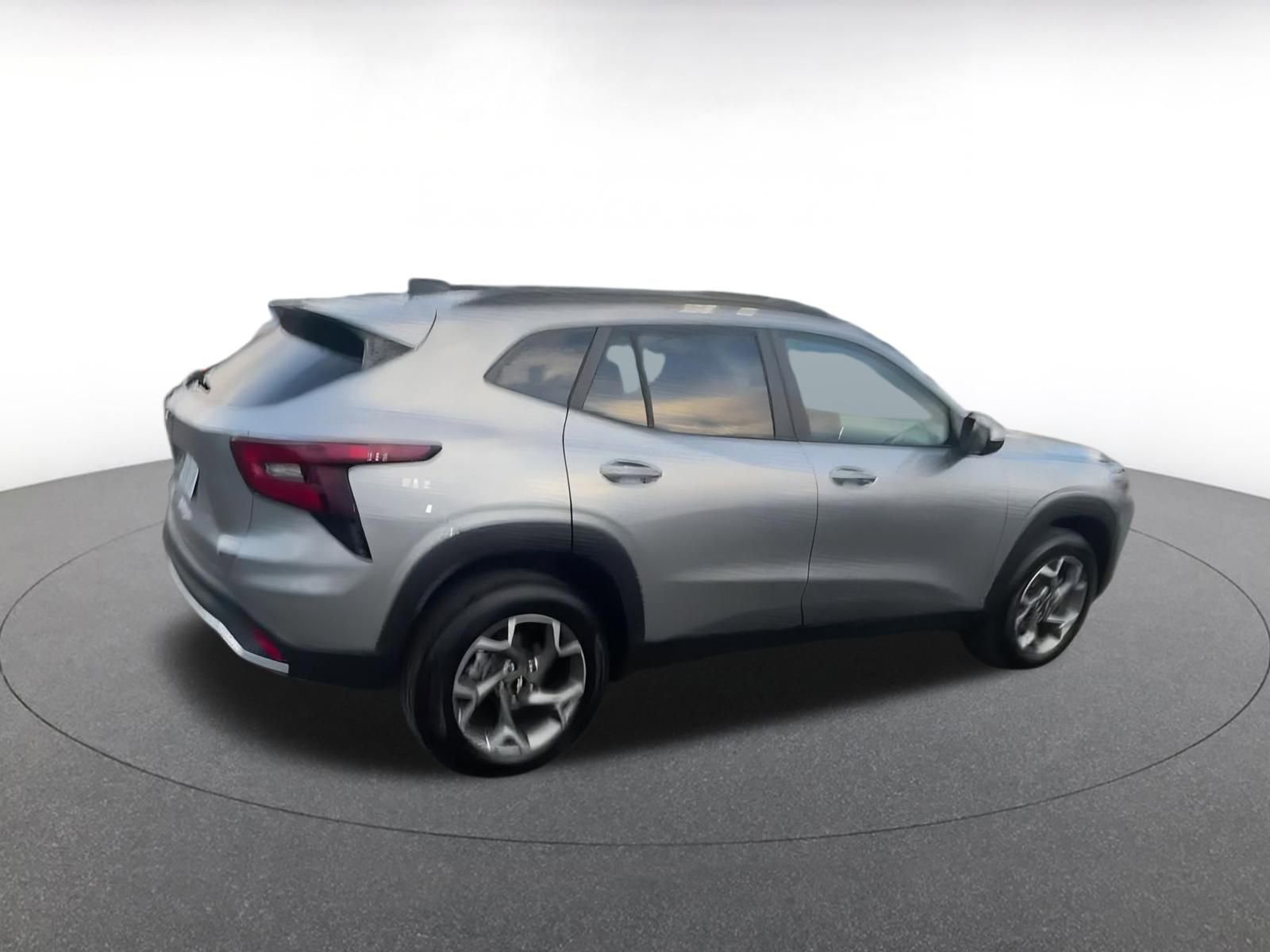 Used 2025 Chevrolet Trax LT image 14