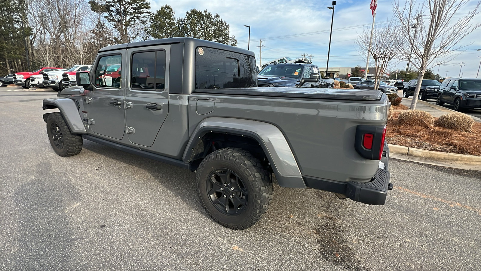 Used 2023 Jeep Gladiator Willys image 10