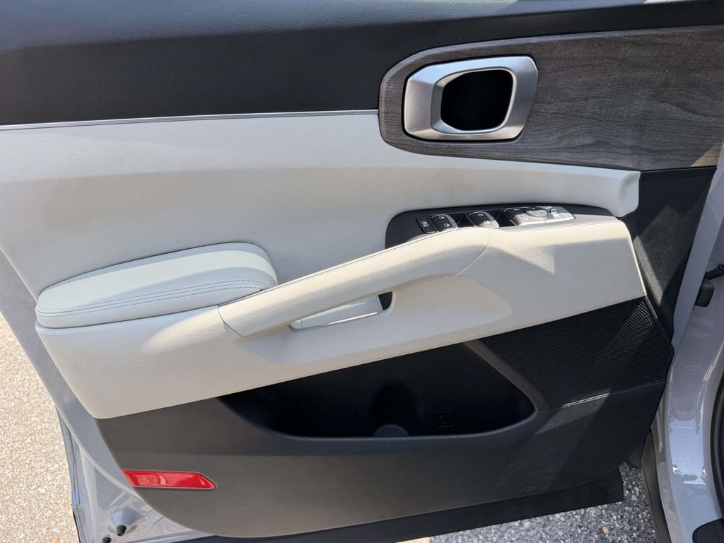 Used 2023 Kia Sorento EX w/ Panoramic Sunroof Package FWD image 14