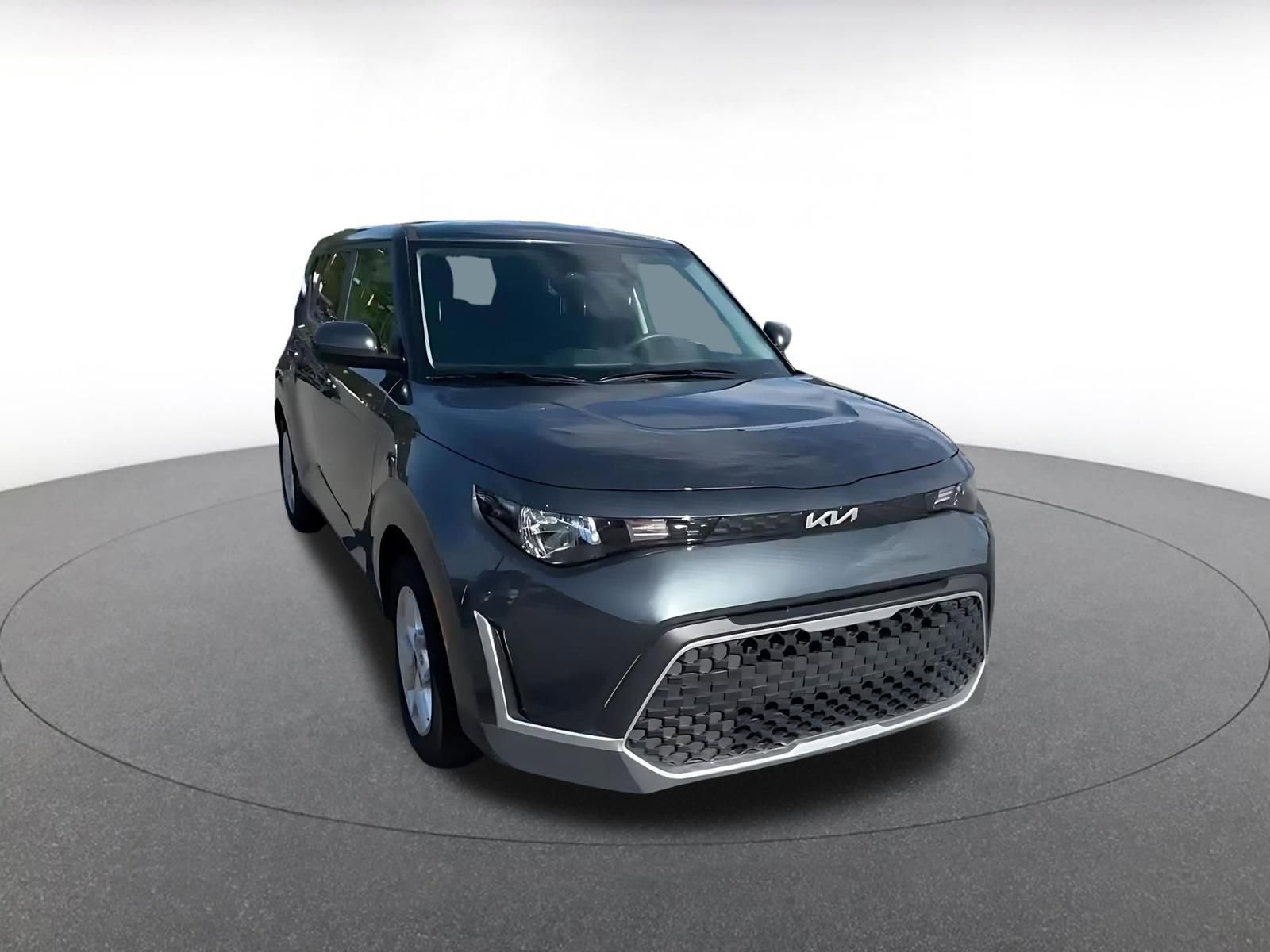 Used 2025 Kia Soul LX w/ LX Technology Package FWD image 3