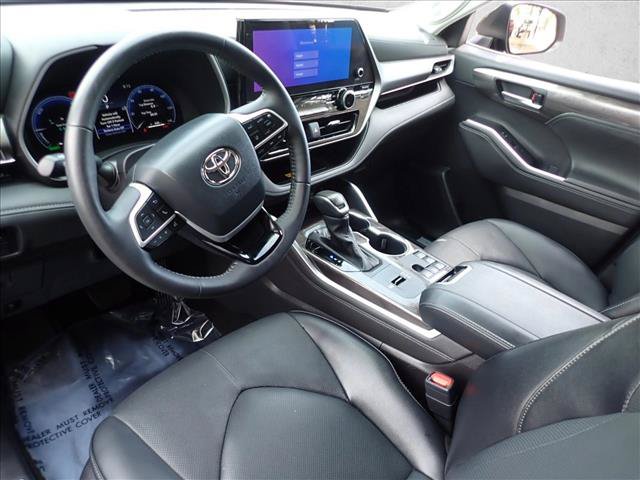 Certified 2026 Toyota Highlander Limited AWD/4WD image 11