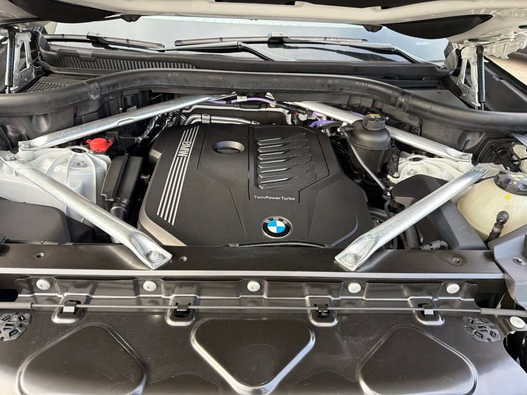 Used 2022 BMW X5 sDrive40i w/ Luxury Seating Package RWD image 14