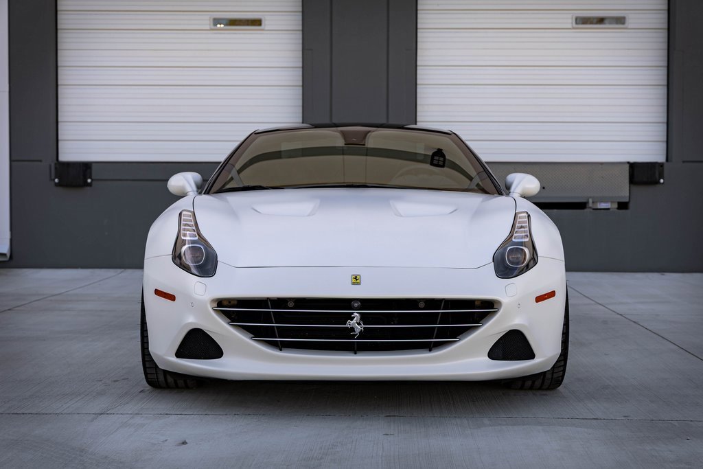 Used 2016 Ferrari California T image 3
