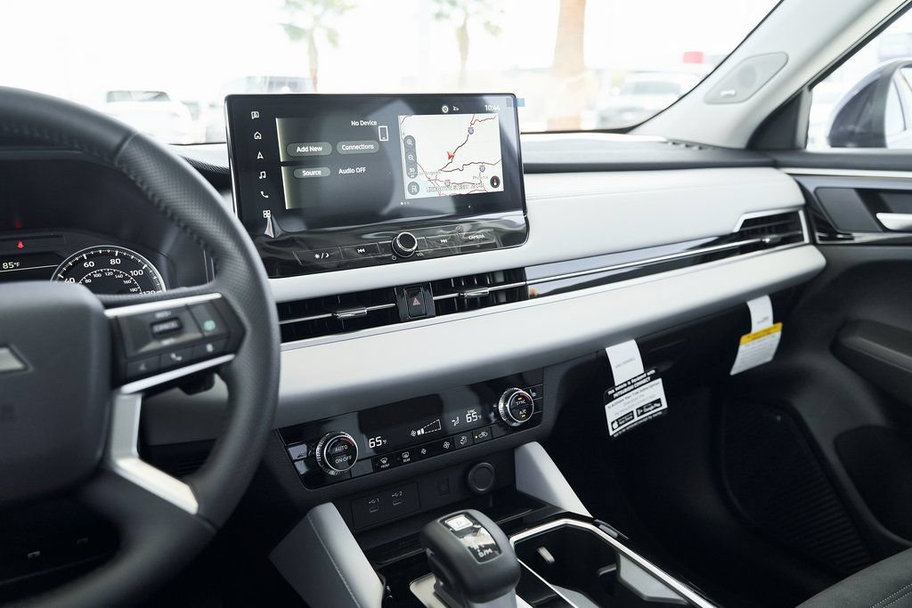 Used 2025 Mitsubishi Outlander SE FWD image 41
